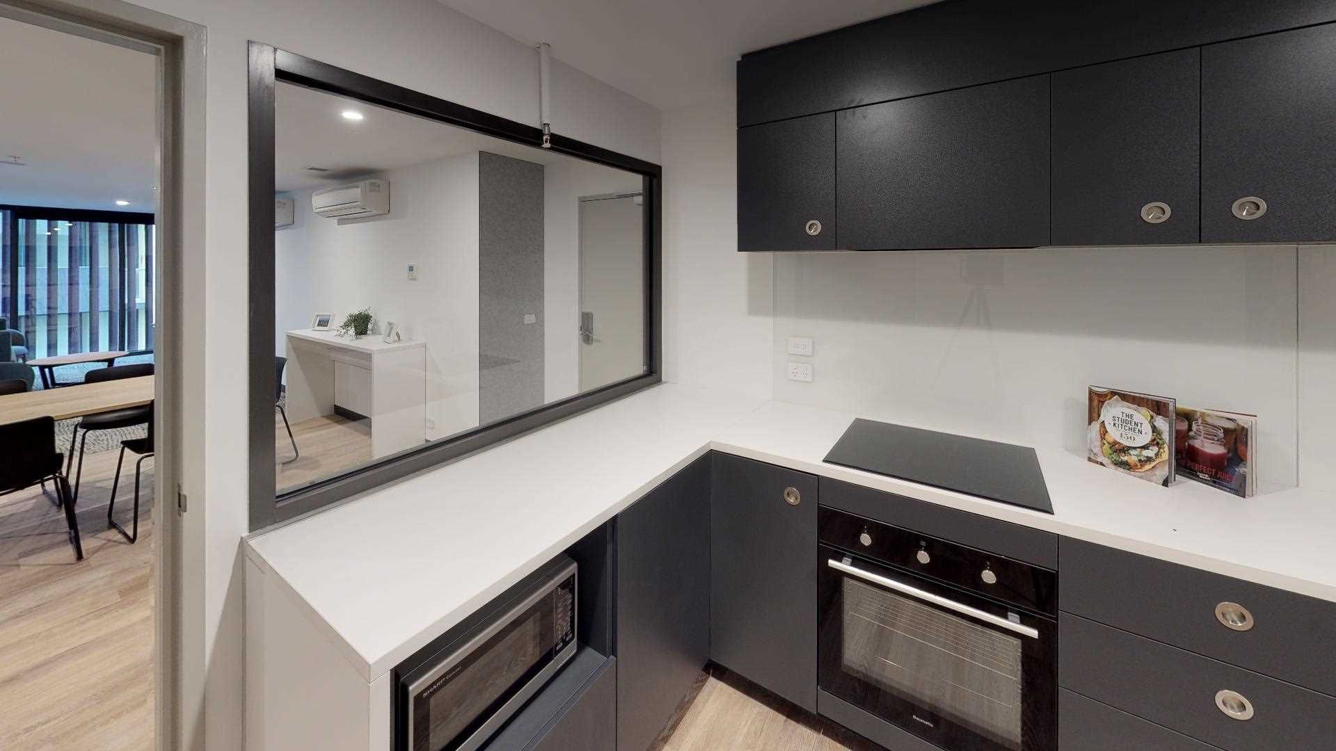 UniLodge @ Royal Melbourne - 5 Bedroom Kitchen