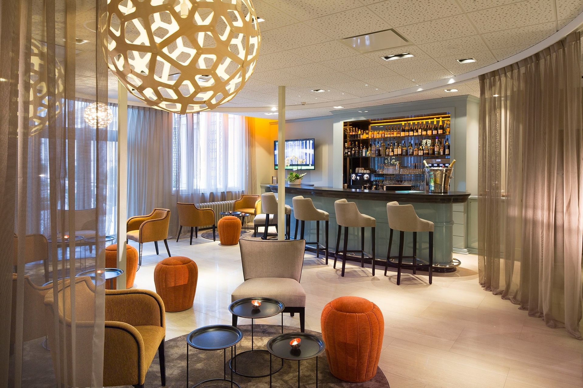 Intérieur du bar à Oceania Le Jura Dijon