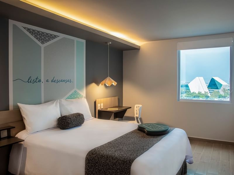 Cama Queen en One Plus Queen con vista a la ciudad, One Hotels