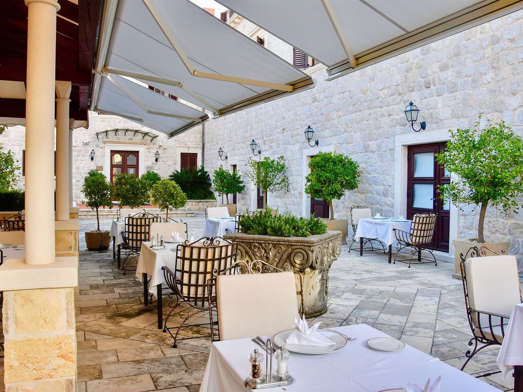 Outdoor dining area in The Courtyard Terrace at Hotel Kazbek