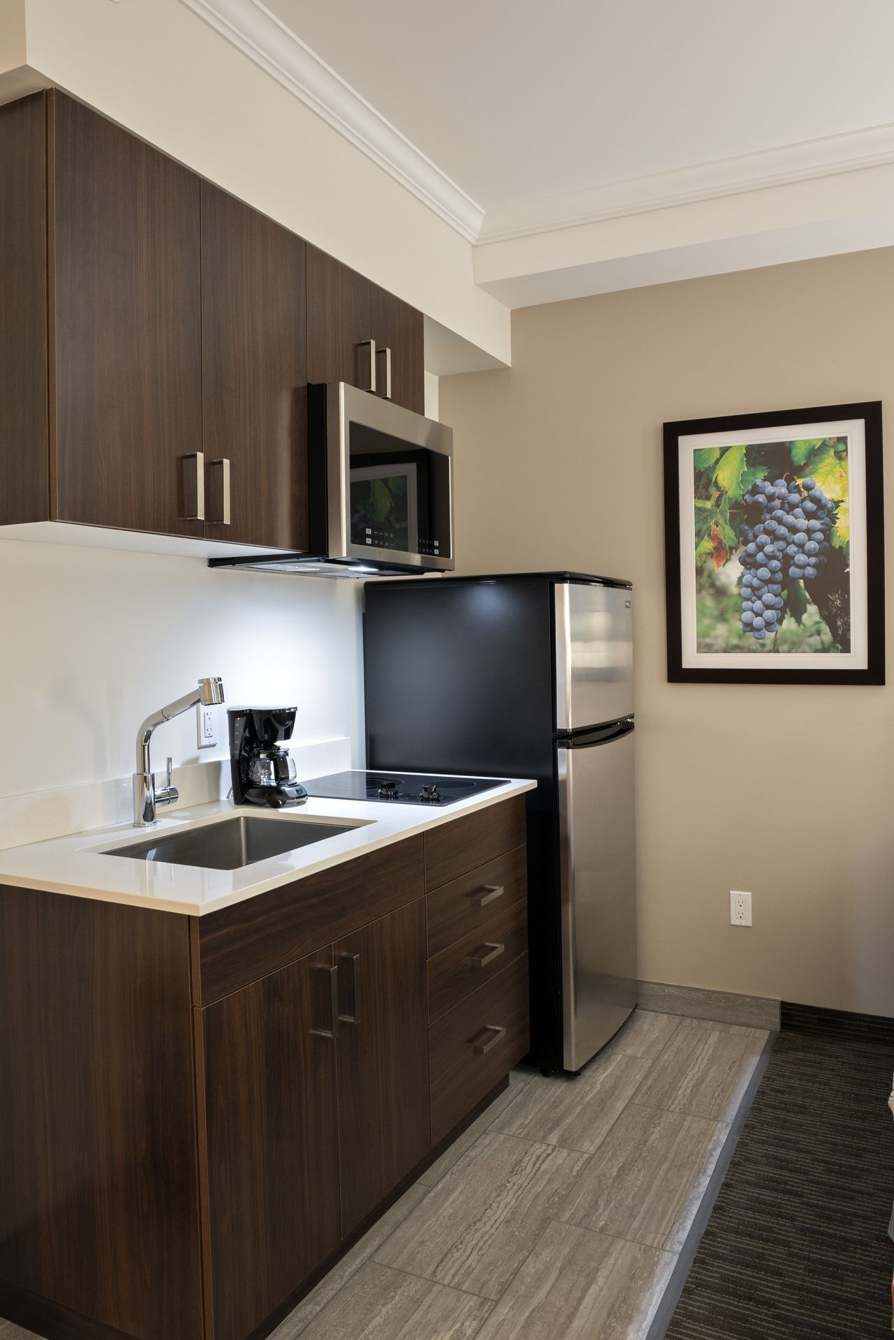 Coast Oliver Hotel - Comfort Room Queen Queen - Galley Kitchen(2)