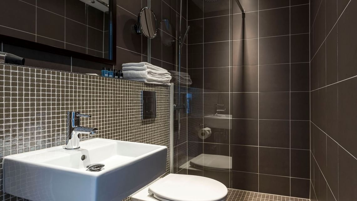 Scandinavian Single or Double Lake View | Tyrifjord Hotell - Secure Scandinavian Luxury Properties With Secure Two-Factor Auth