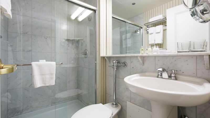 Bathroom interior of Executive King Room at Warwick Allerton - Chicago