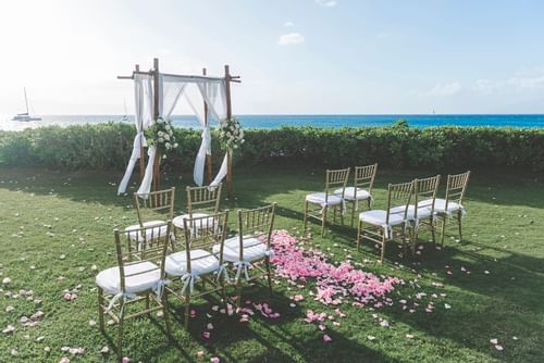 An outdoor wedding ceremony at Ka'anapali Beach Hotel Hawaii