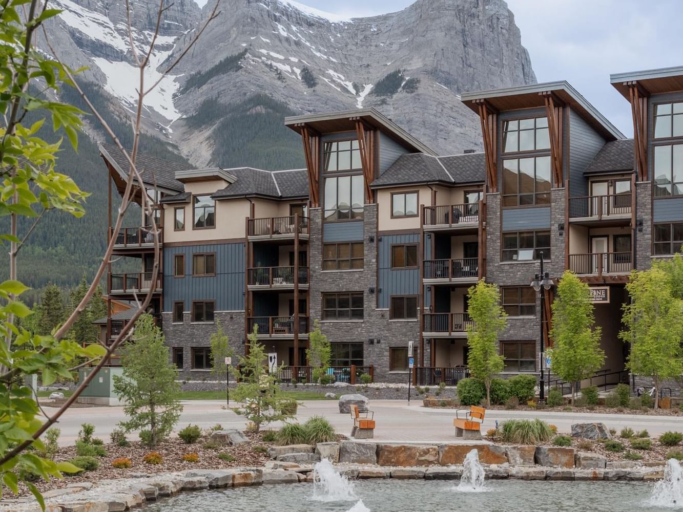 Exterior view of the Spring Creek Vacations with mountain in the background