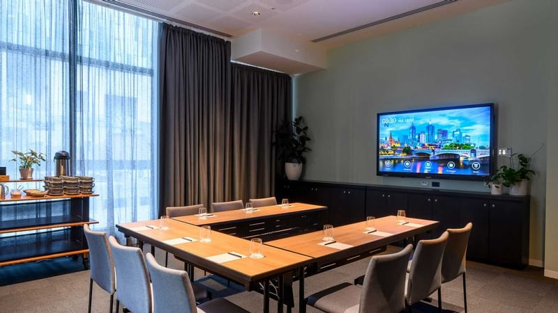 U-style table setup in Guilford Lane 2 at Melbourne Central