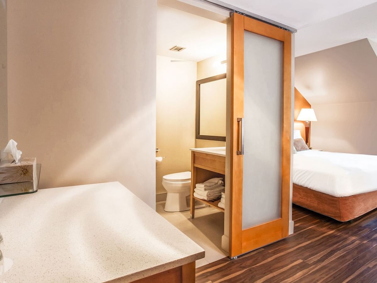 Queen bed with roll-in shower