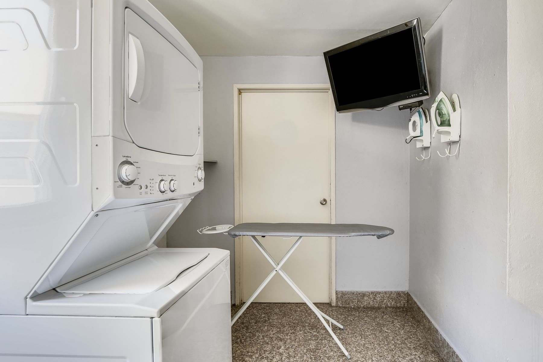 FREE WASHING AND IRONING CENTER