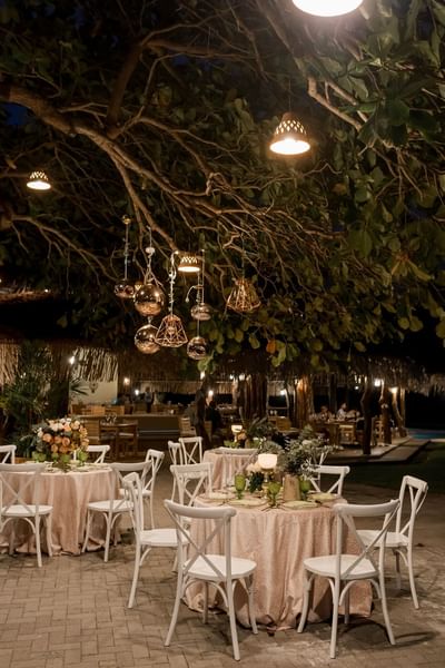 A banquet Table setting outdoors at Punta Islita Hotel