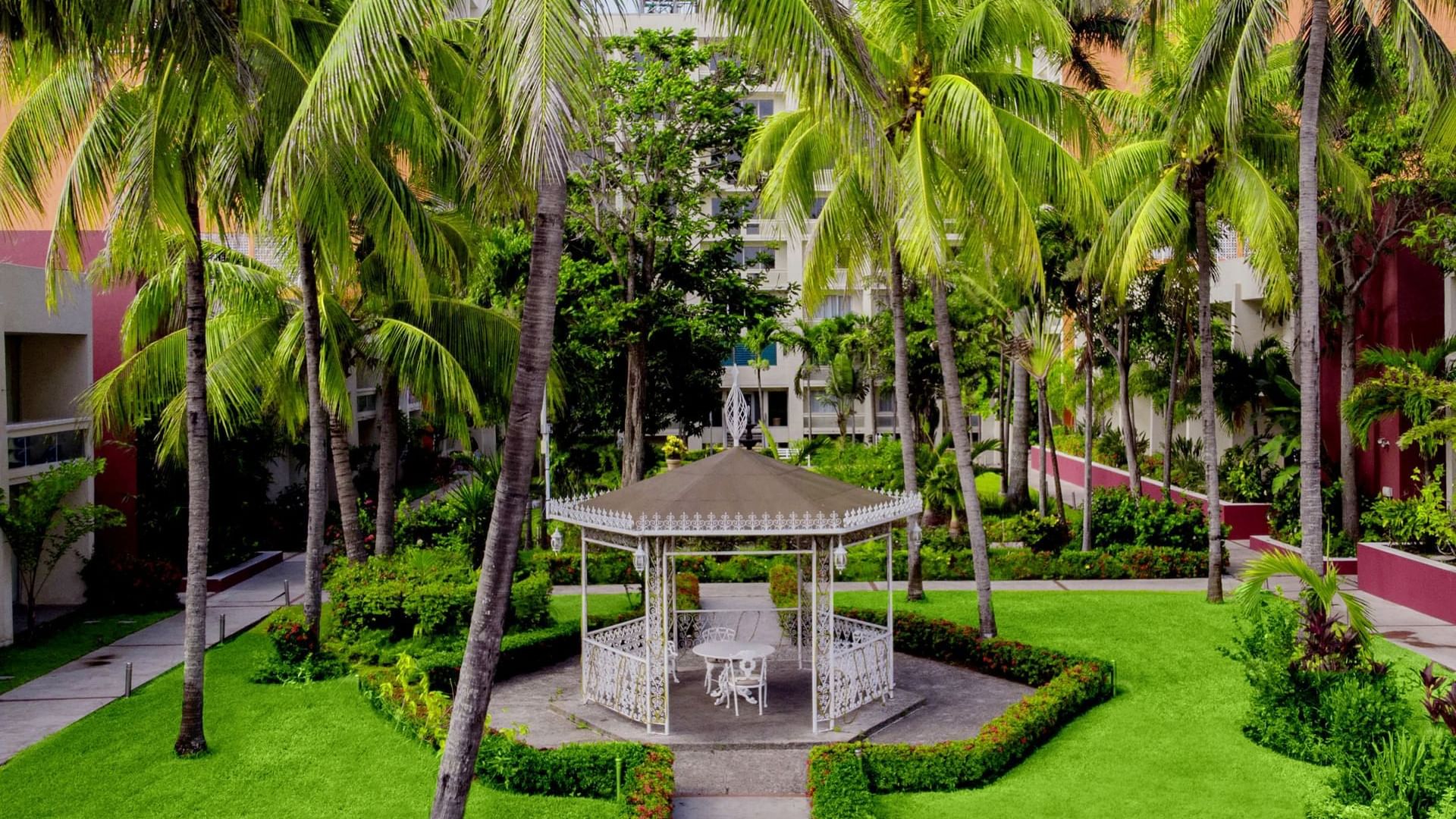 The gazebo in the garden at Gamma Tampico