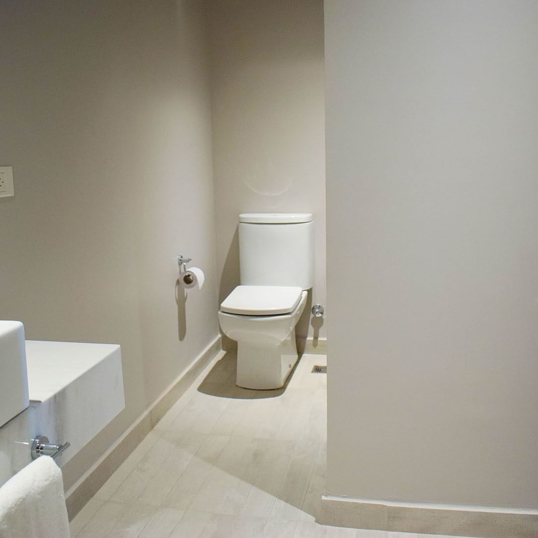 Lavatory area in a room at Cyan Soho Neuquen Hotel