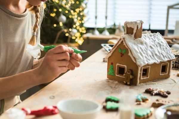 Christmas eve tradition of decorating gingerbread houses which is popular in Germany and US