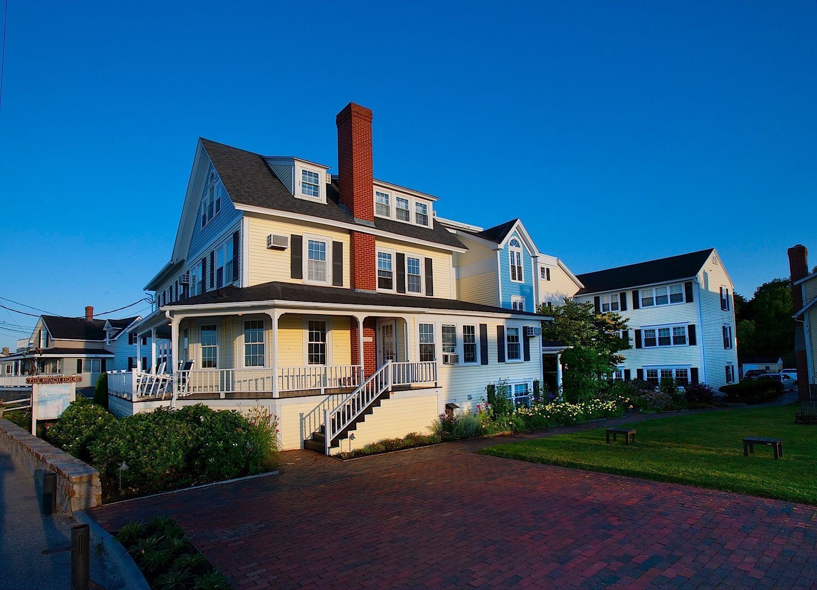 Beach House Inn Exterior
