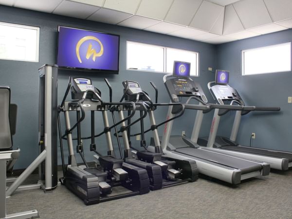 Exercise machines in the gym at Rosen Inn International