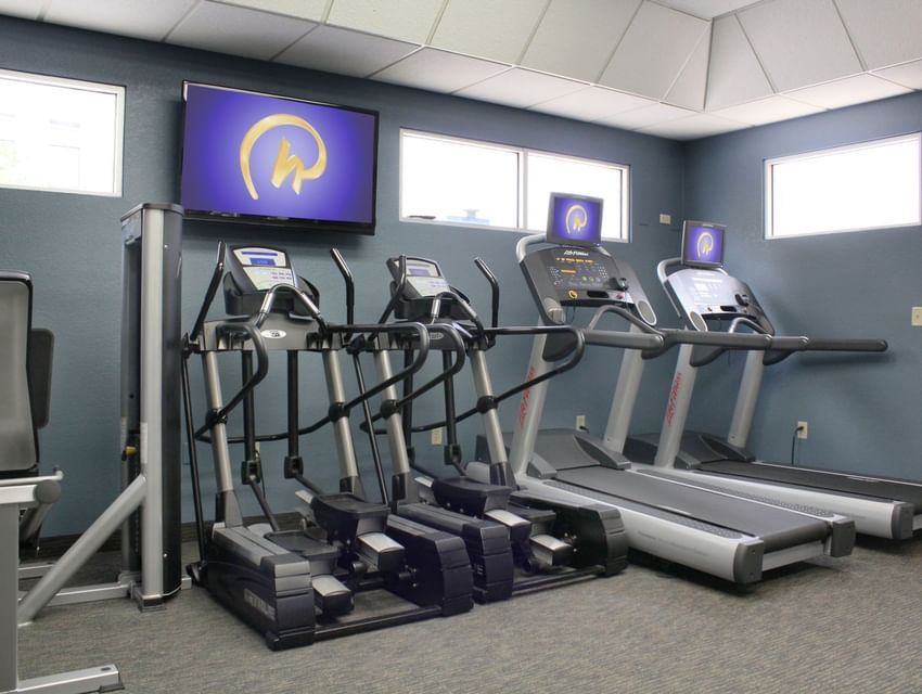 Exercise machines in the gym at Rosen Inn International