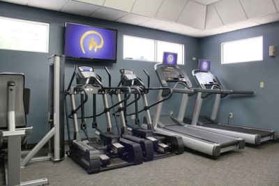 Exercise machines in the gym at Rosen Inn International