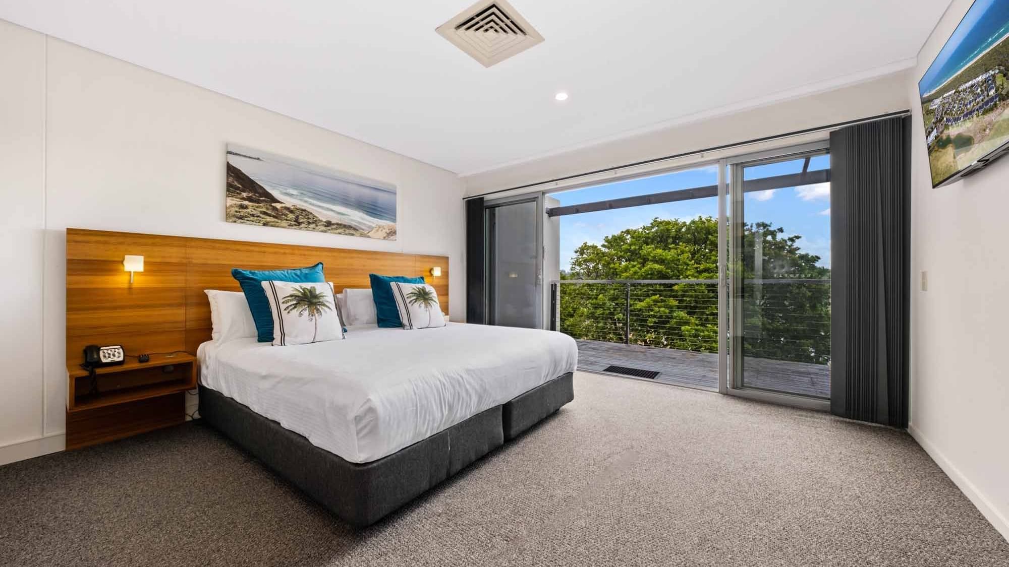Deluxe Three Bedroom Master Pullman Magenta Shores Resort