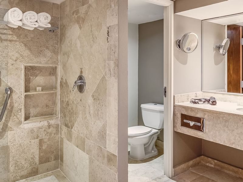 Bathroom shower & vanity, Villa Master Suite, Fiesta Americana