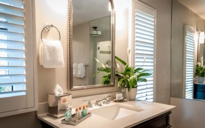 Casa Grande Bathroom | Hotels in Coronado | El Cordova Hotel