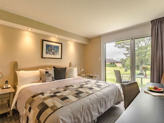 Regular King room & balcony at Hotel Mont Gabriel Resort & Spa