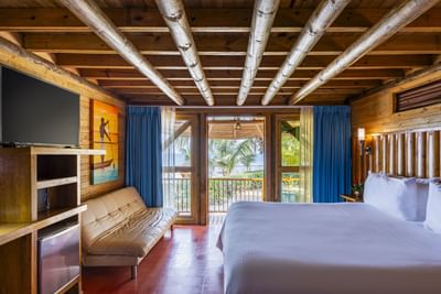 Junior Suite Room with a double bed and open windows at Hotel Isla Del Encanto