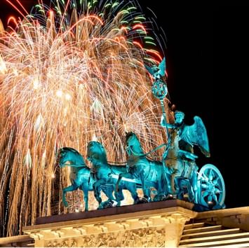 Brandenburger Silvester am Brandenburger Tor in der Nähe des Titanic Hotels in Berlin