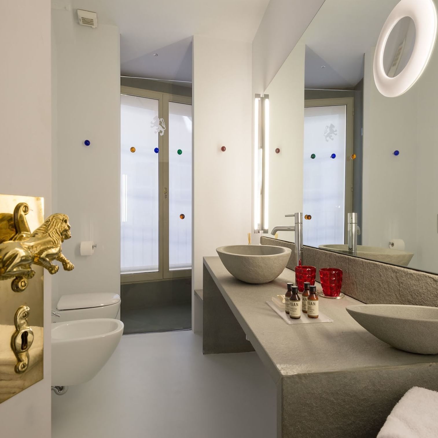 gisla-bathroom-leone-blu-suites