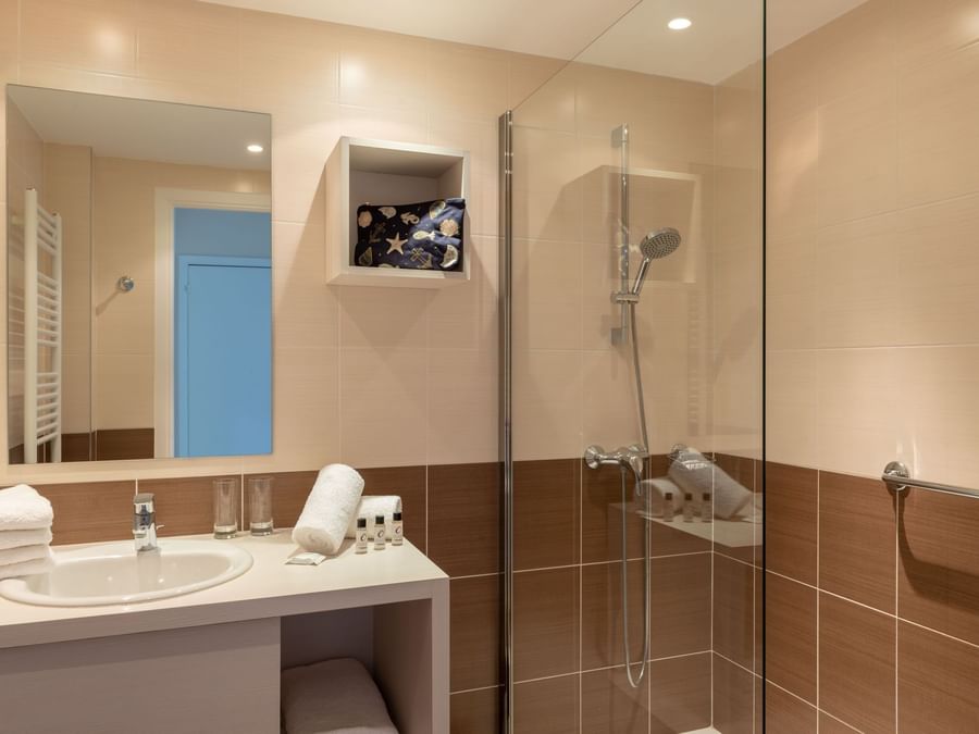 Bathroom vanity in bedrooms at Les Strelitzias