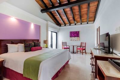 Resort-Room-King-Bed-01