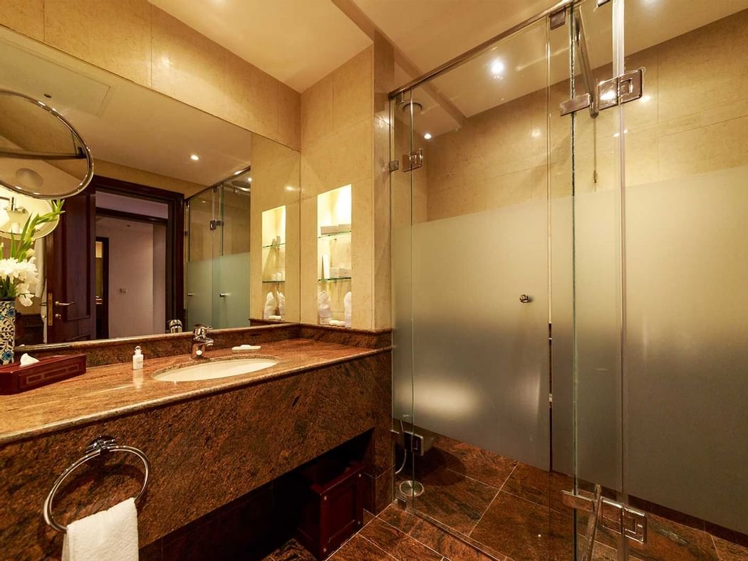 Bathroom of the Executive Room at Islamabad Serena Hotel