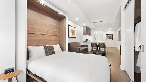 Bedroom arrangement in a room at ReStays Ottawa