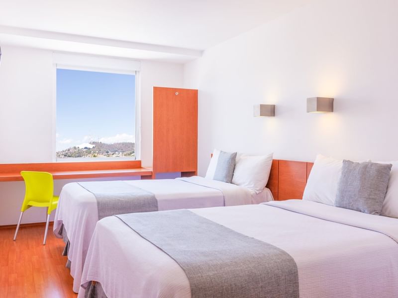 Habitación Superior Dos Dobles con Ventanas Abiertas en One Hotels