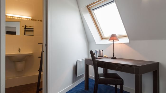 Working desk at a room in Hotel du Chateau