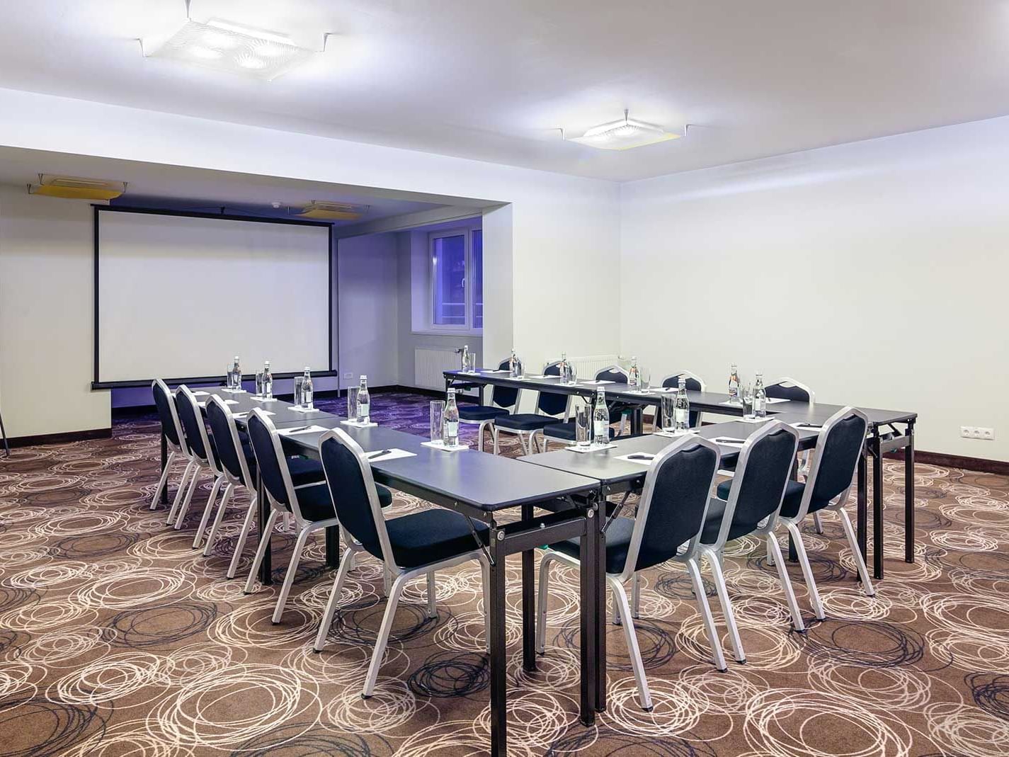 U-shaped table in Sport M1 Room at Ana Hotels Sport Poiana Brașov