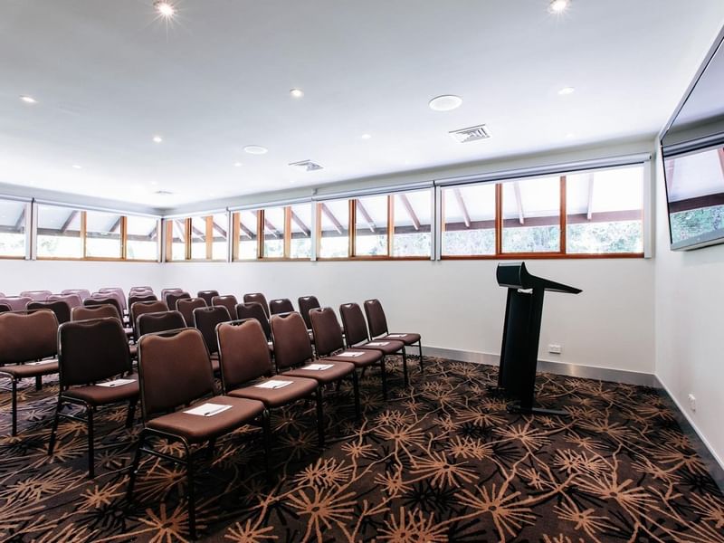 The formal Meeting room at Pullman Palm Cove Sea Temple Resort
