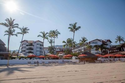 Exterior view of Buenaventura Grand Hotel with beach