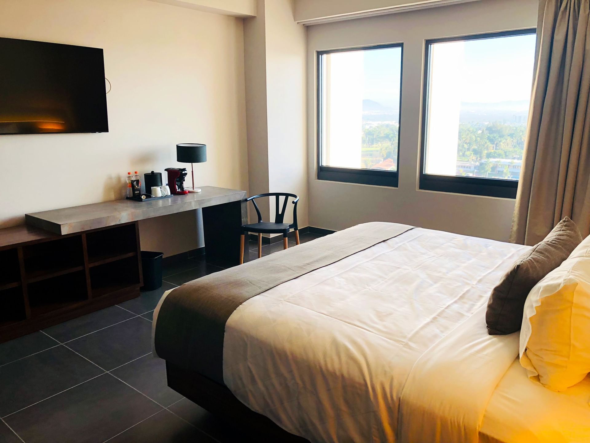 Bed in Deluxe Room King for Handicap, Viaggio Resort Mazatlan