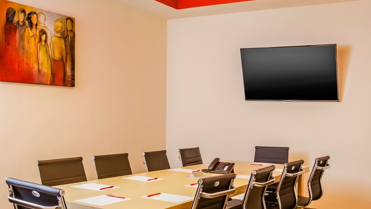 Table set up in a meeting room at FI Monterrey Fundidora