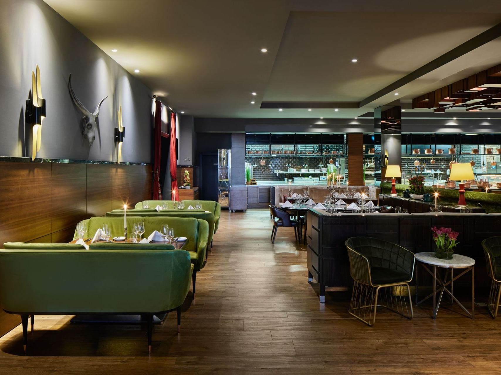 Essbereich im Beef Grill Club by Hasir im Titanic Gendarmenmarkt Berlin