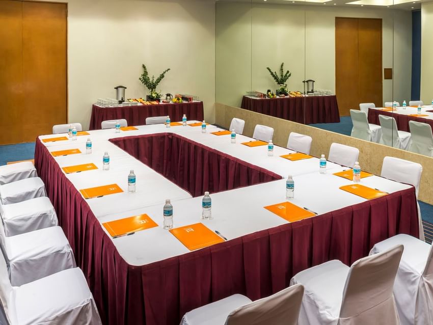 Table set-up with refreshment corner and carpeted floors in the Budapest Venue at Real Inn San Luis Potosi
