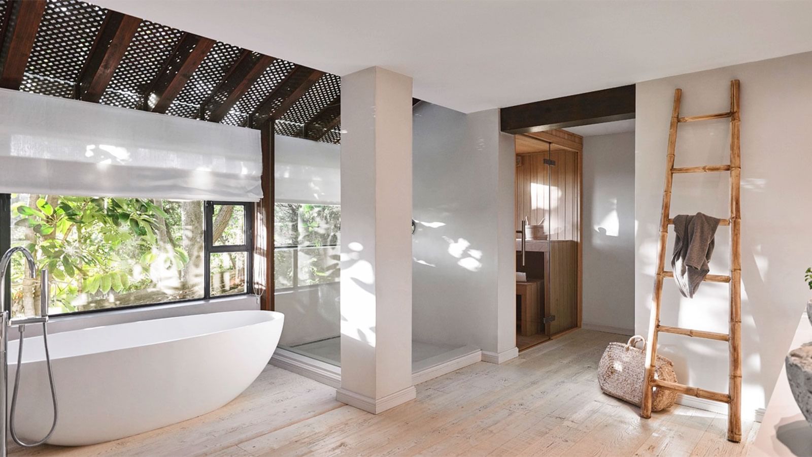 Interior of Bel-Air bathroom with a bathtub at Marbella Club