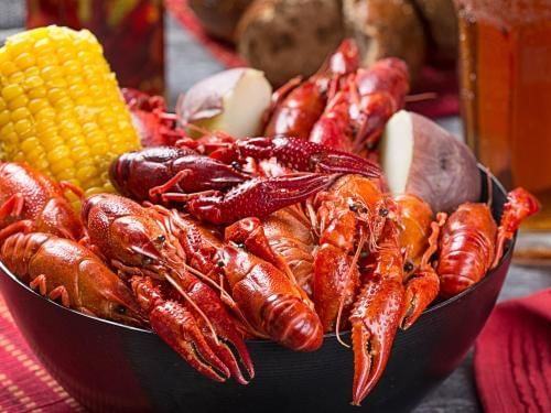 Crawfish and corn served at a shop near La Galerie Hotel
