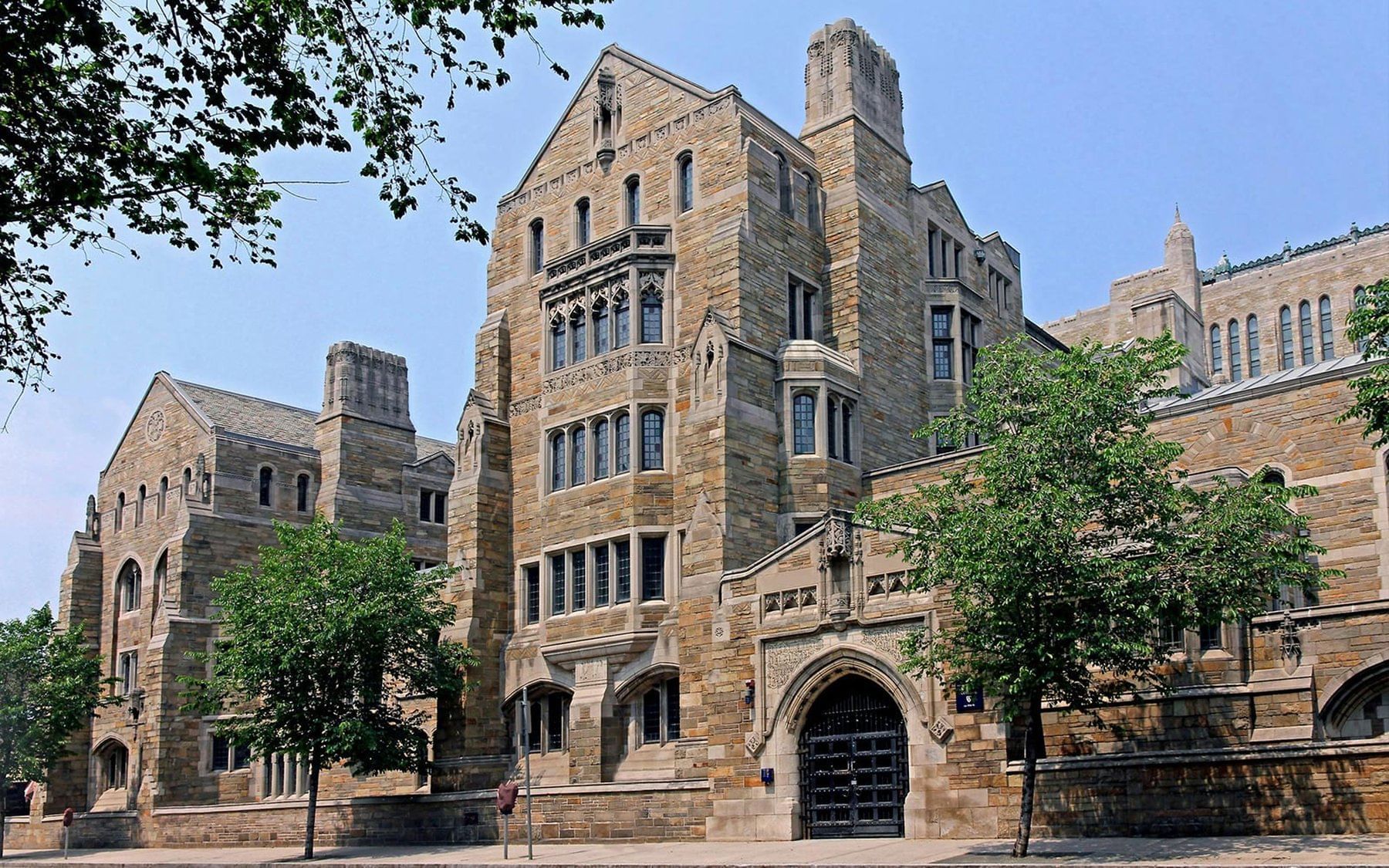 Yale University Campus Self-Guided Tour | New Haven CT Attractions