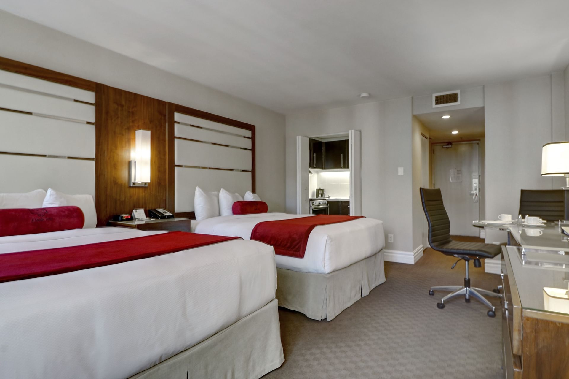 Deluxe Studio 2 Queen beds | Le Cantlie Suites Accommodation