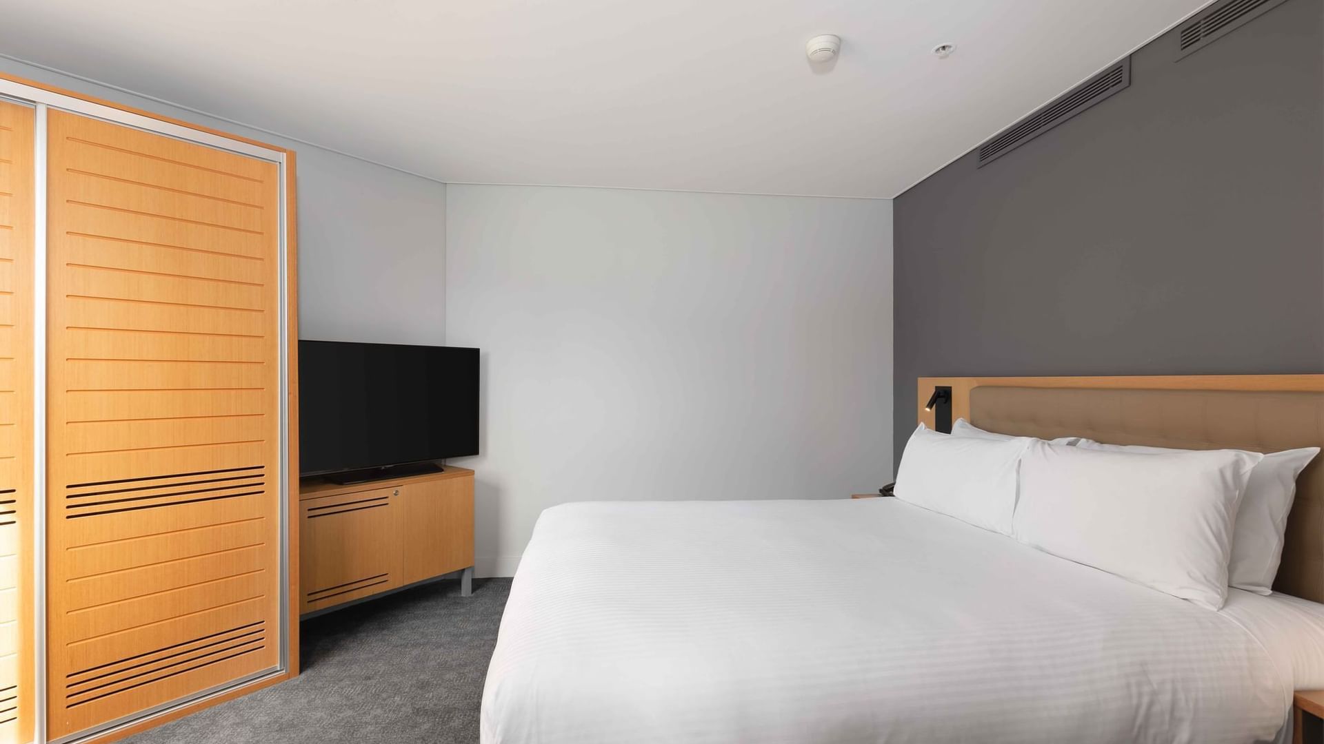 Novotel Sydney Darling Harbour Accommodation Room