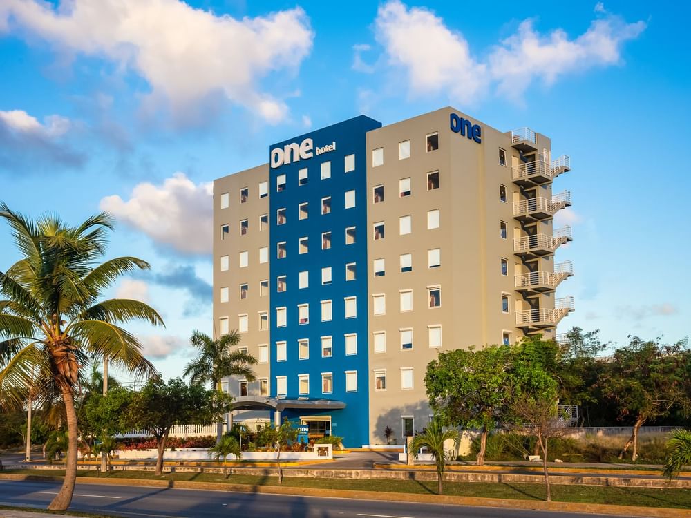 Vista exterior de la calle de uno de Cancún Centro