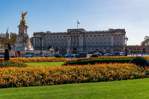 Landscape view of Buckingham Palace near The Clermont Hotels