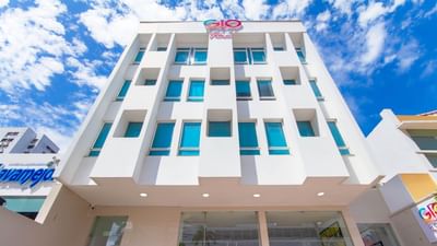 fachada principal de hotel en bocagrande GIO