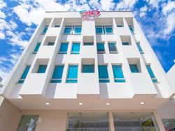 Low angle exterior view of GIO Hotel Santa Marta Tama