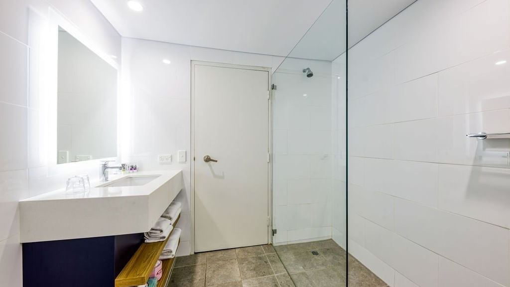 Bathroom of Superior Family Room at Mercure Penrith Hotel